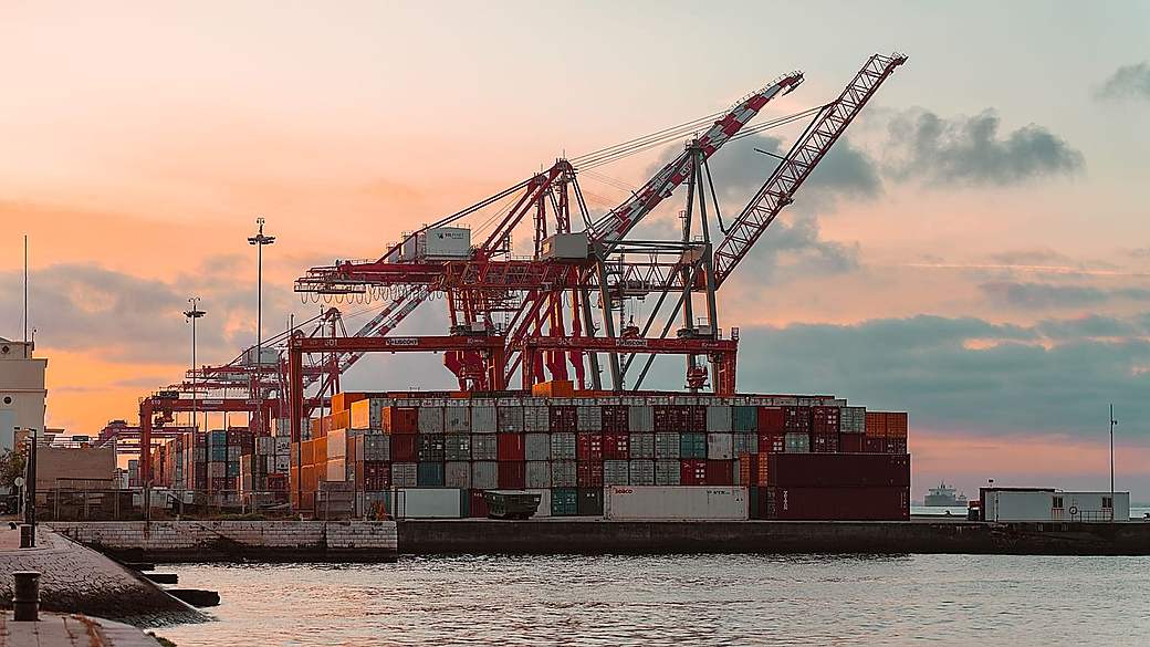 Port crane lifting shipping containers